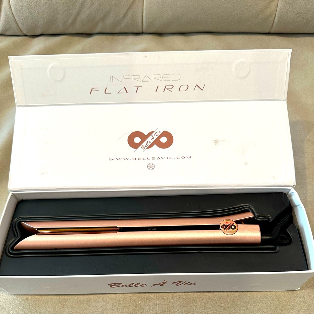IOB Like New Belle A Vie Infrared Flat Iron all hair types Hair Straightener